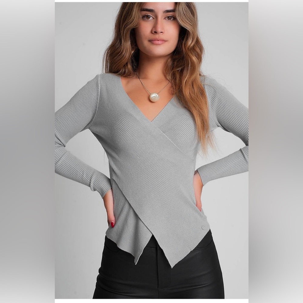 Baranda Gray Ribbed Wrap Sweater With V-Neck ✨